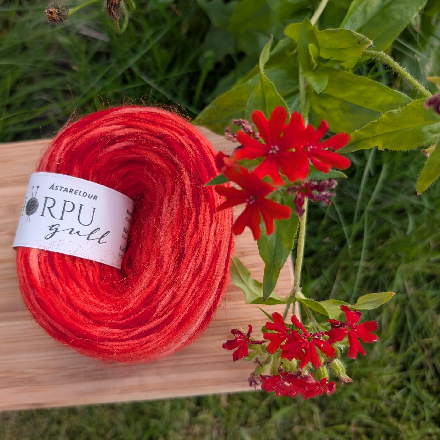astareldur_icelandic_lopi_yarn_with_maltese_cross_flower