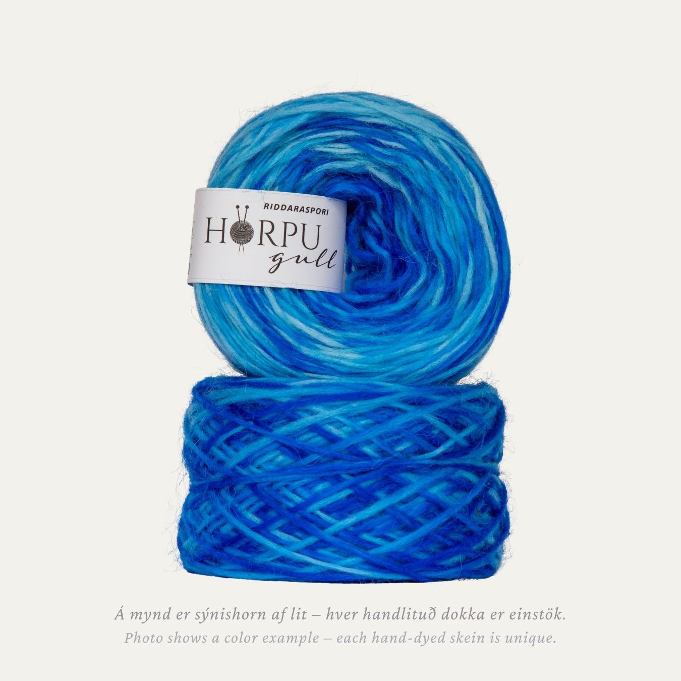 Riddaraspori hand-dyed Icelandic lopi yarn in deep blue tones made from 100% Icelandic wool